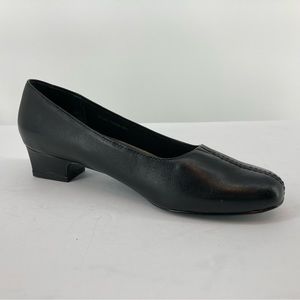 Trotters Women's Size 5.5 M Doris Black Leather Dress Pumps Heels Shoes Low Heel